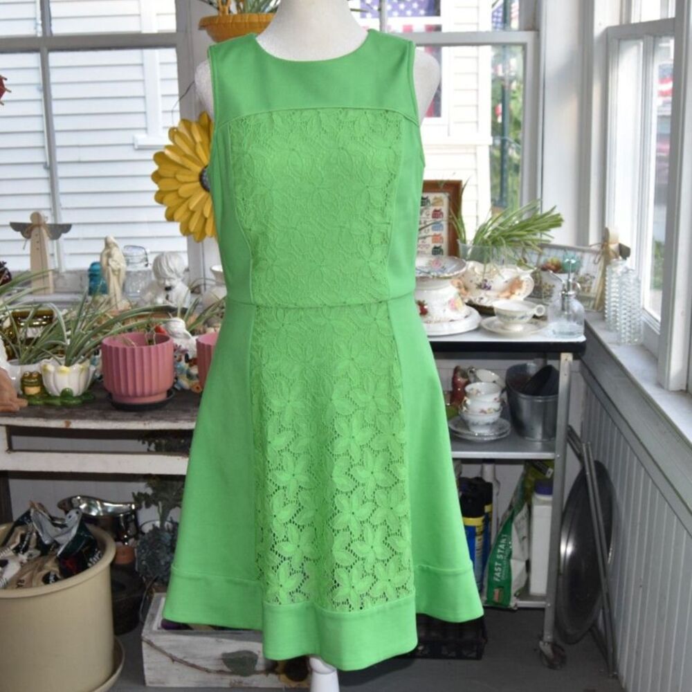 Maggy London Green Lace Fit & Flare Dress Women’s 8 Sleeveless Knee Length